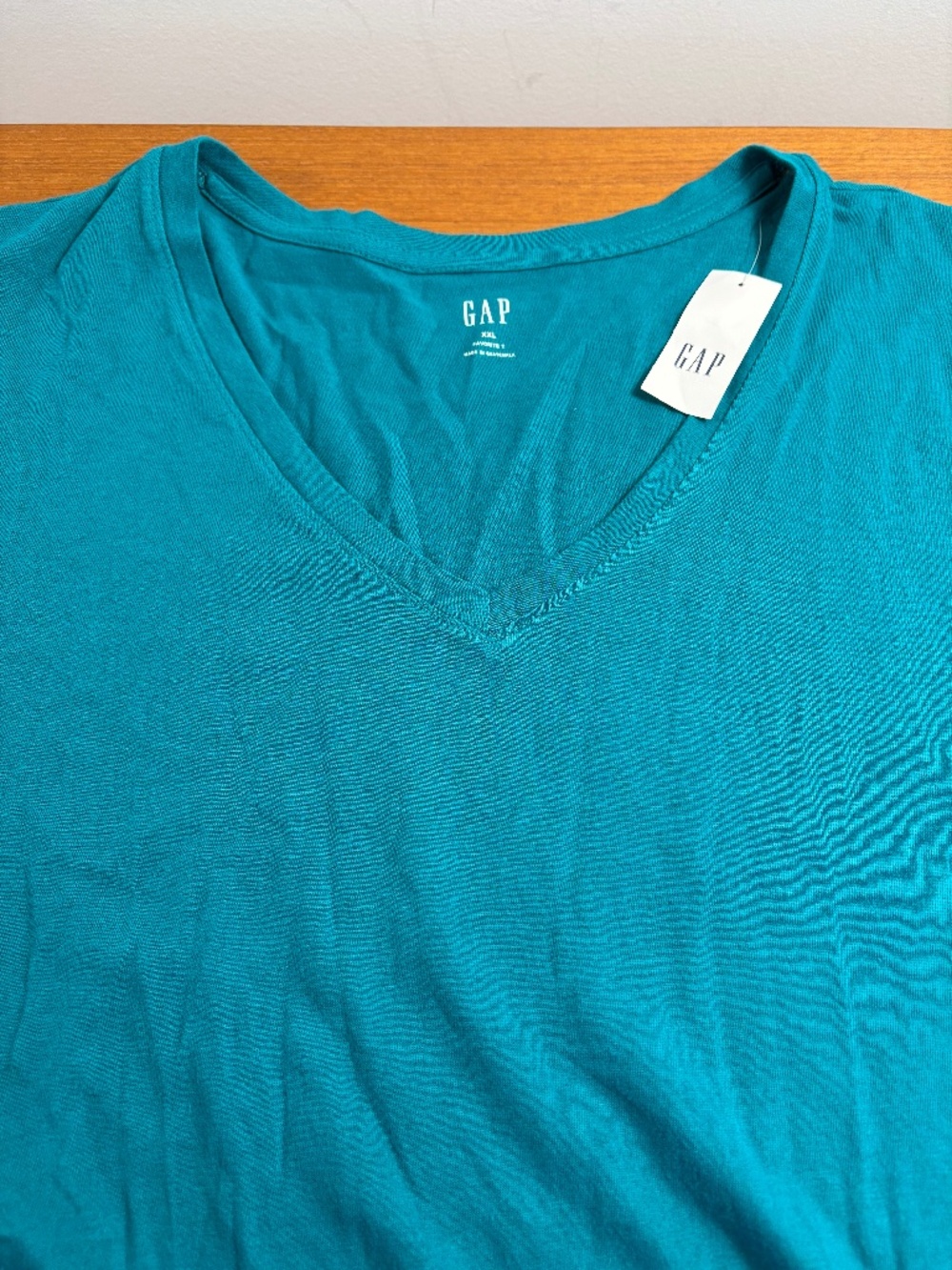 NWT Gap Green Short-Sleeve V-Neck T-Shirt